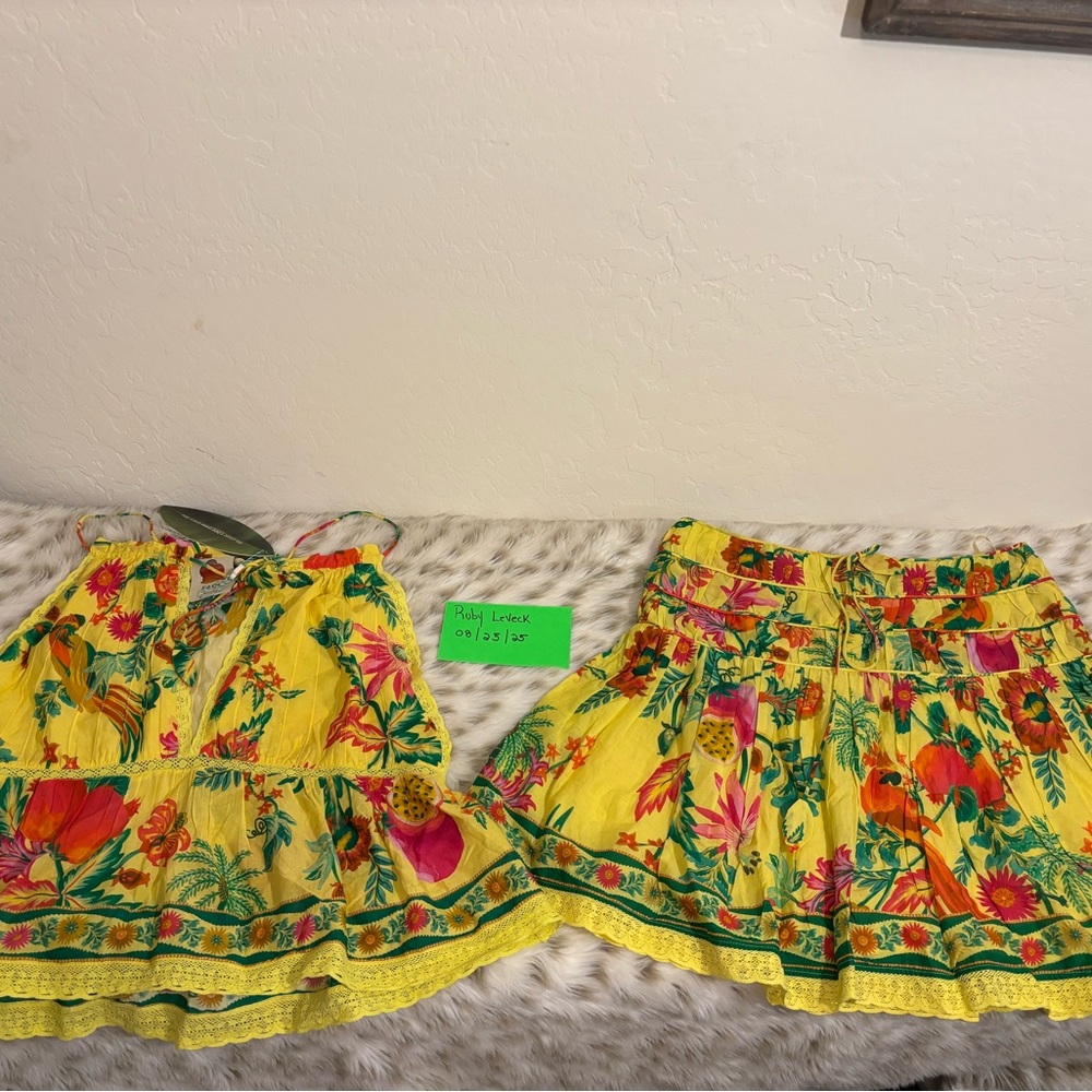 Farm Rio Delicate Fruit Garden yellow Blouse and Skirt set. Medium